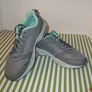 LA Gear Ascent Sneakers